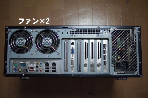 背面(SilverStone)