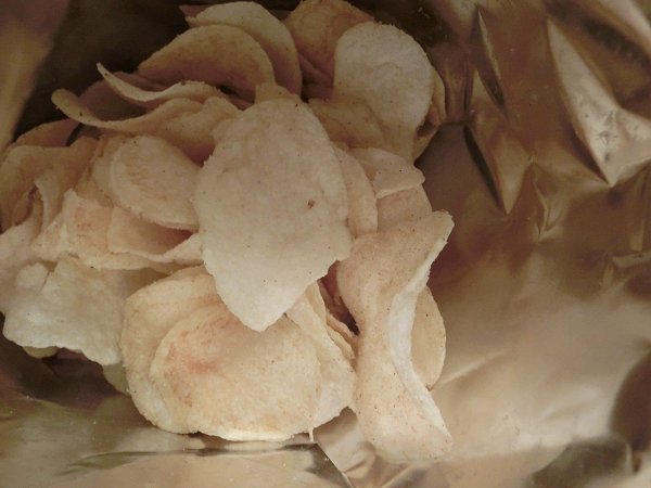 炭火焼超ビーフ味(山芳製菓)