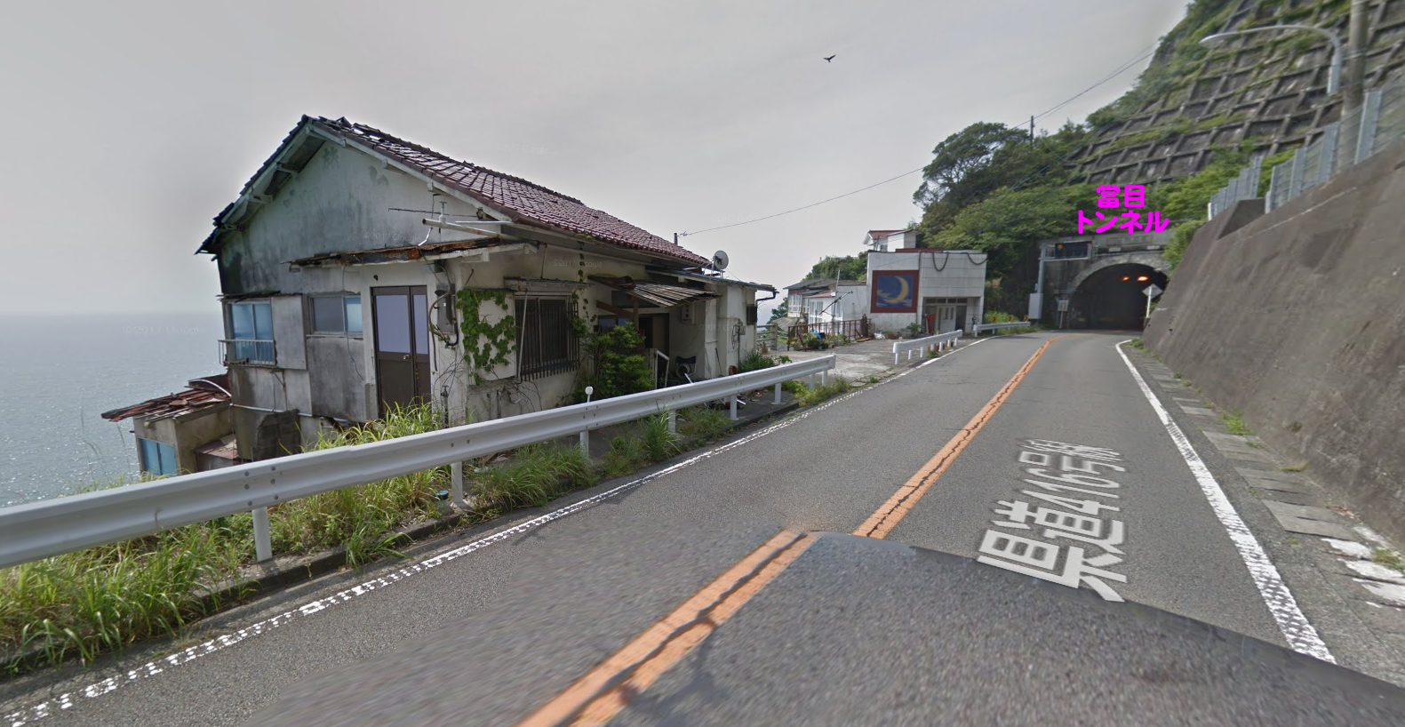 大崩海岸の旧道 廃道 廃トンネル 隧道 廃墟 危険箇所 静岡県 静岡市 焼津市 黄色い車